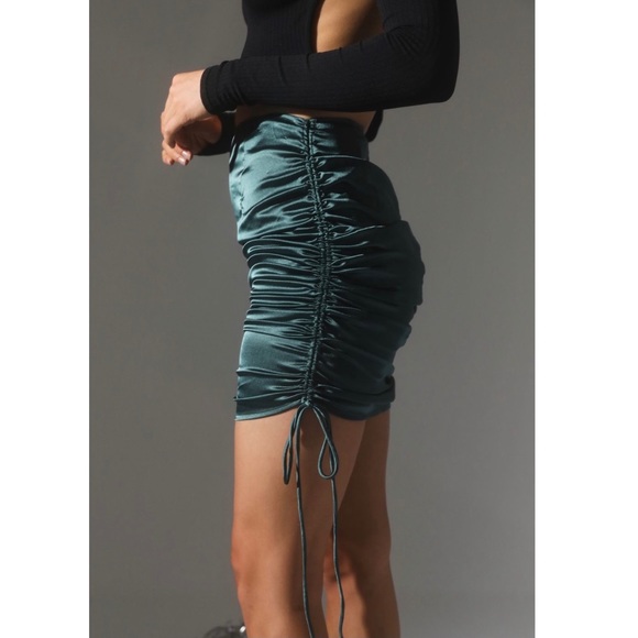 UO Satin Samantha Cinched Mini Skirt - Picture 2 of 4